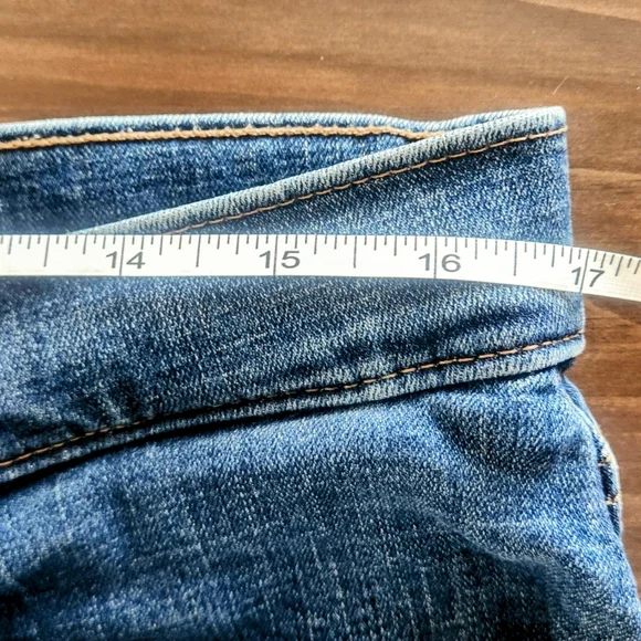 LEVI'S ~ MID LENGTH SHORTS ~ SIZE 31 - Picture 9 of 12